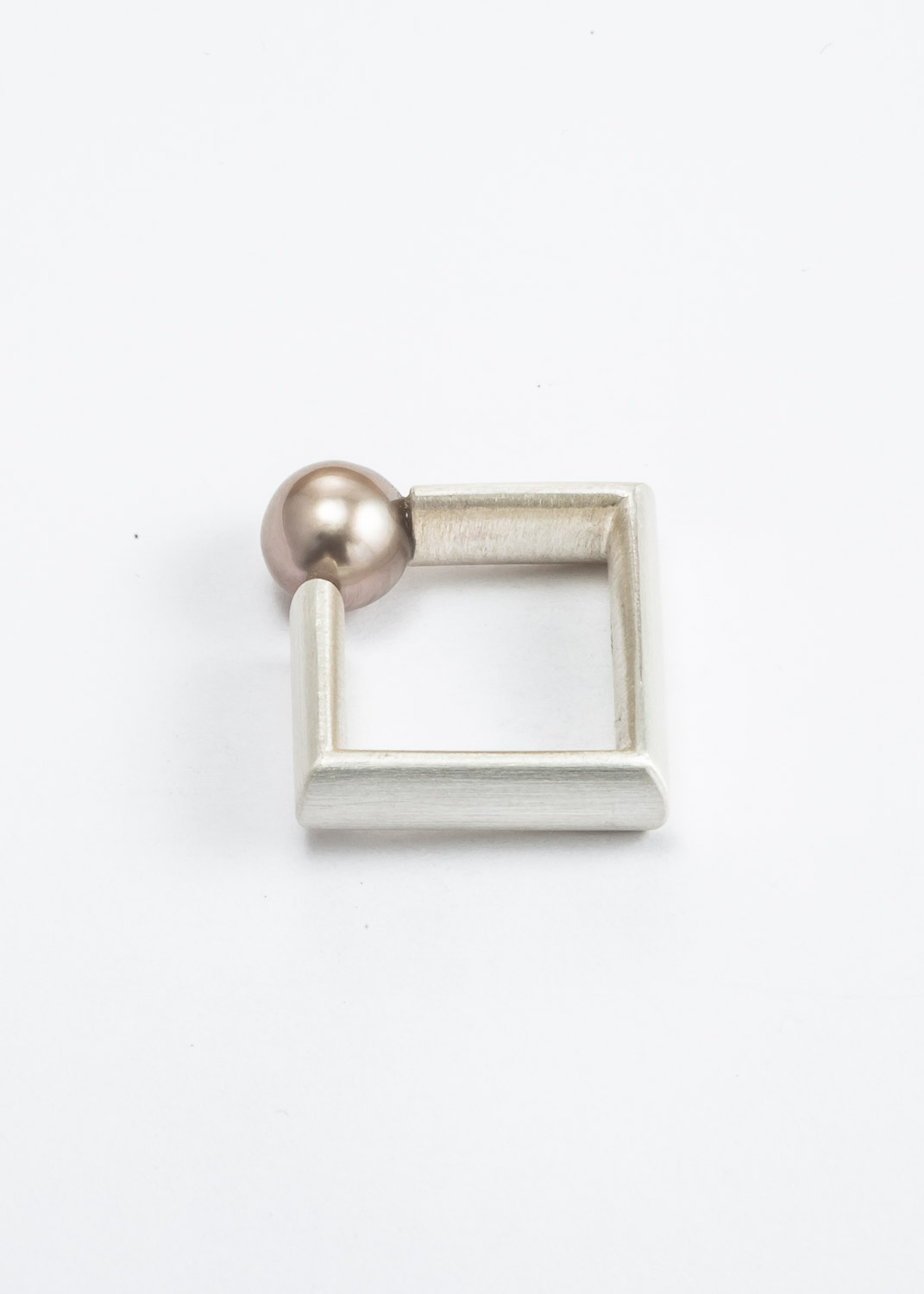 Quadratischer Ring mit grauer Perle – Bild 2